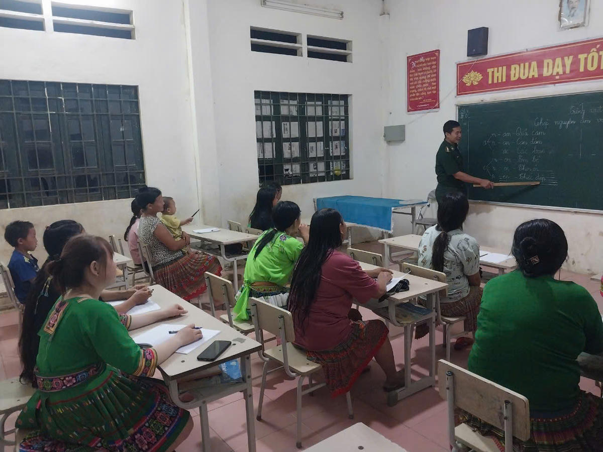 Thống nhất đầu mối công nhận phổ cập, xóa mù chữ