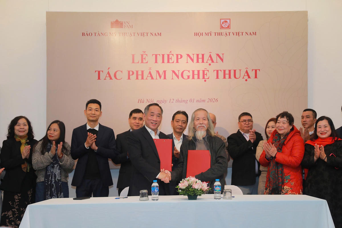Lễ tiếp nhận gần 1000 tác phẩm nghệ thuật từ Hội Mỹ thuật Việt Nam về Bảo tàng Mỹ thuật Việt Nam (ảnh Minh Thư)&nbsp;