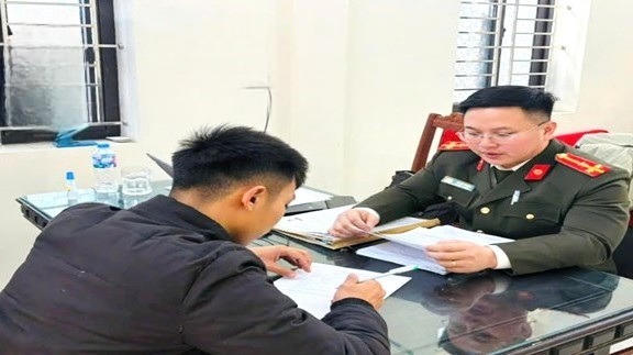 Nguyễn Hữu Công tại cơ quan Công an. Ảnh: CANB