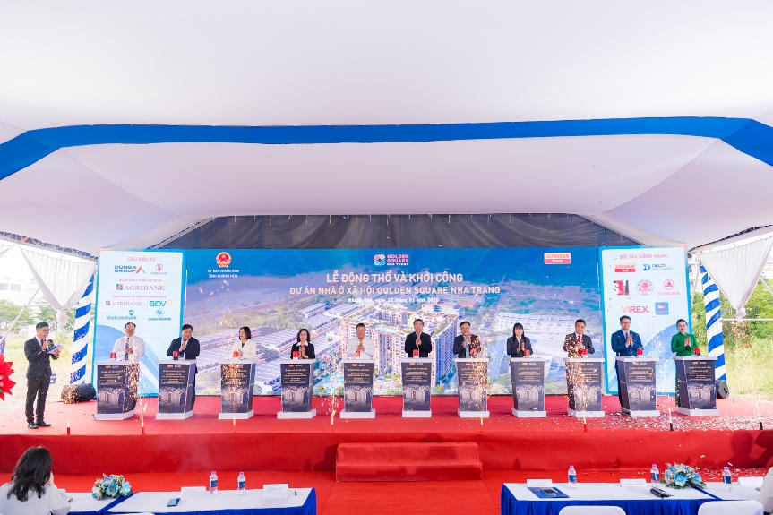 Lãnh đạo Bộ Xây dựng, tỉnh Khánh Hòa, Agribank và chủ đầu tư thực hiện nghi thức động thổ và khởi công Dự án Nhà ở xã hội Square Nha Trang.