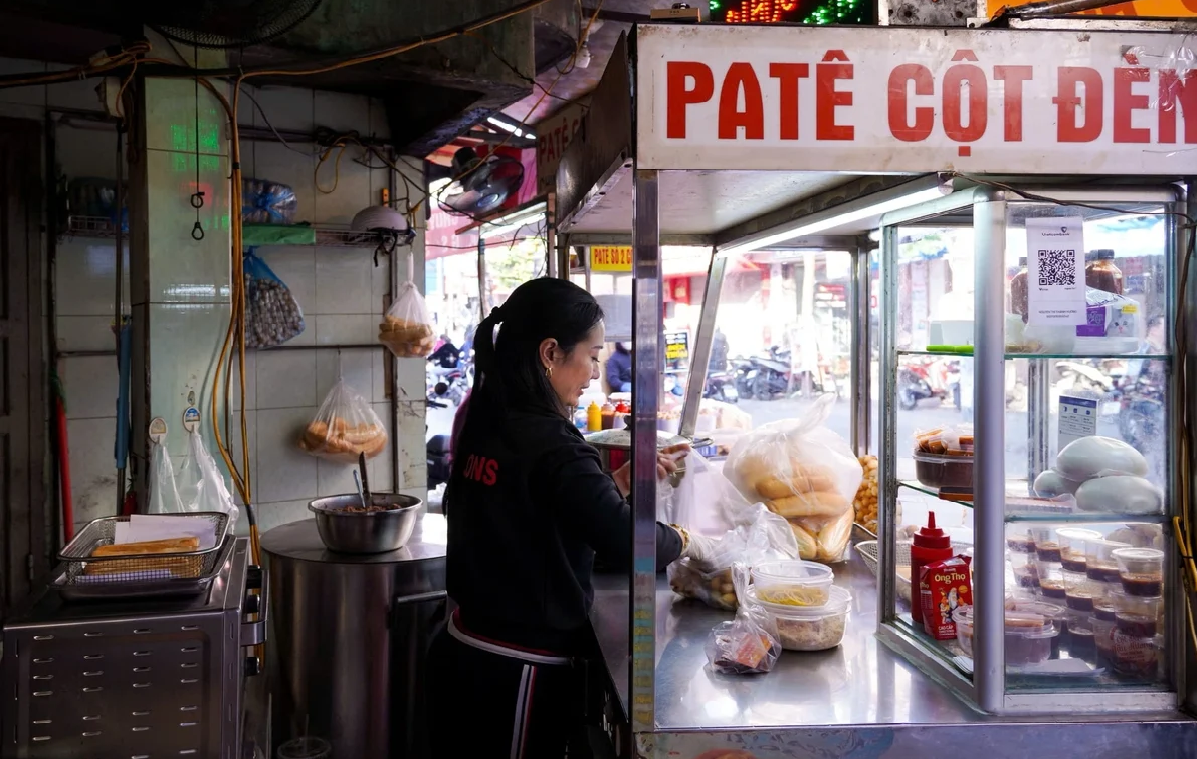 Pate Cột Đèn truyền thống là một trong những đặc sản gắn liền với thương hiệu Foodtour Hải Phòng, không liên quan đến sản phẩm pate đóng hộp thiếc của Canfoco. Ảnh: LH.