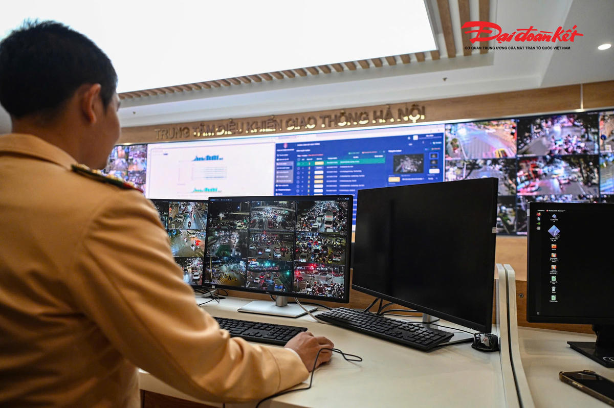 CSGT giám sát tình hình qua hệ thống camera.