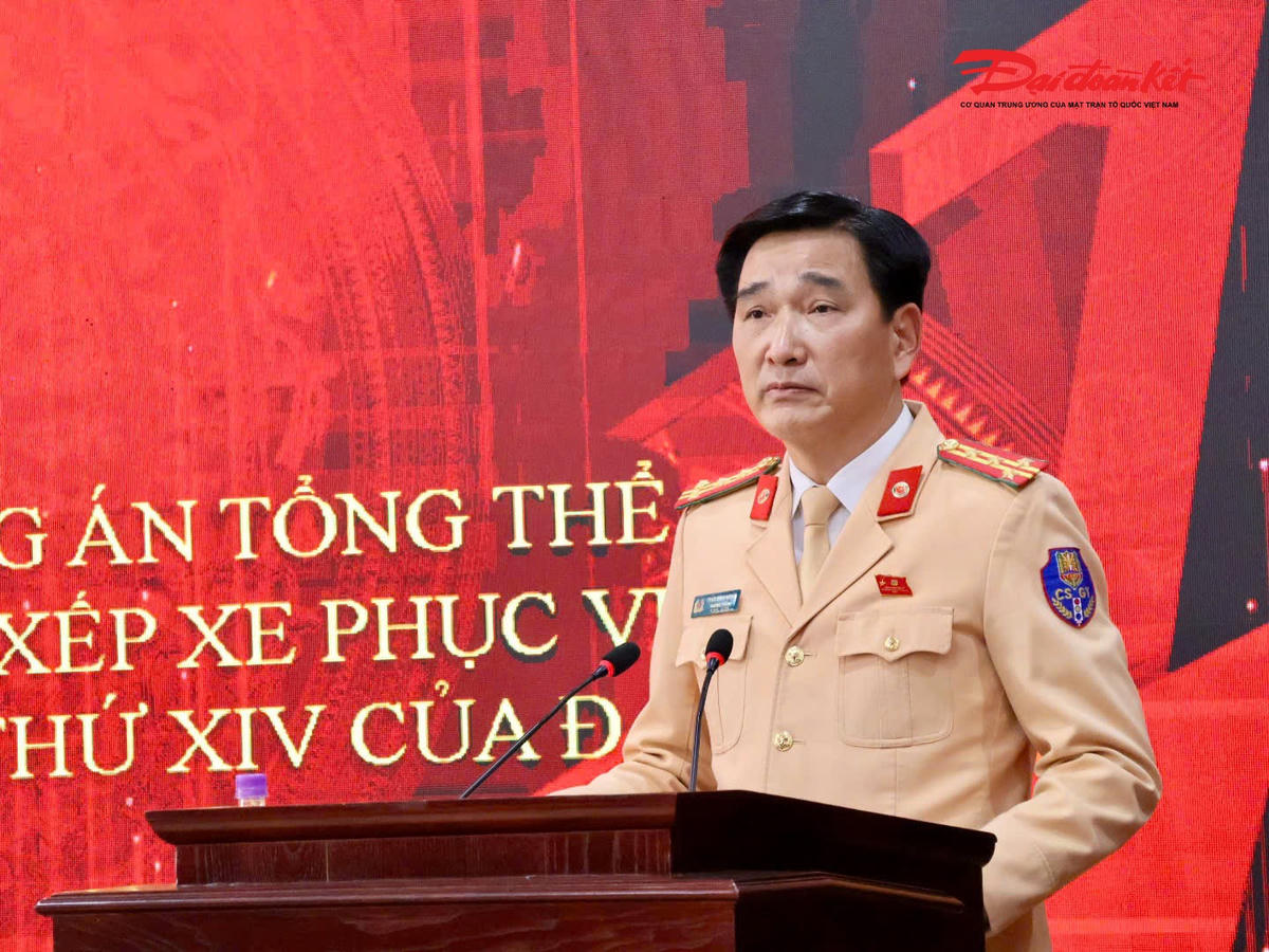 Đại tá Trần Đình Nghĩa, Trưởng phòng CSGT phát biểu tại hội nghị.