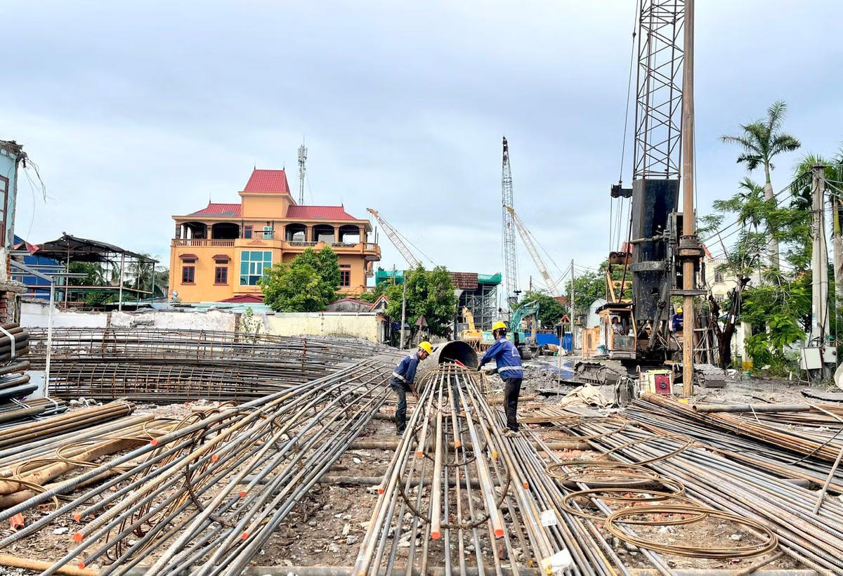 Các nhà thầu đẩy nhanh tiến độ thi công dự án có vốn đầu tư công trên địa bàn Hải Phòng. Ảnh minh họa. Ảnh: PC.