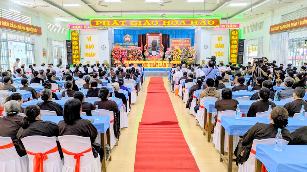 Quang cảnh buổi lễ. Ảnh: Nghiêm Túc.