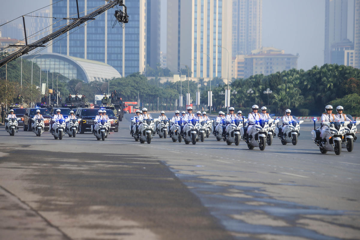Công an Hà Nội phân luồng giao thông phục vụ&nbsp;Đại hội đại biểu toàn quốc lần thứ XIV của Đảng.