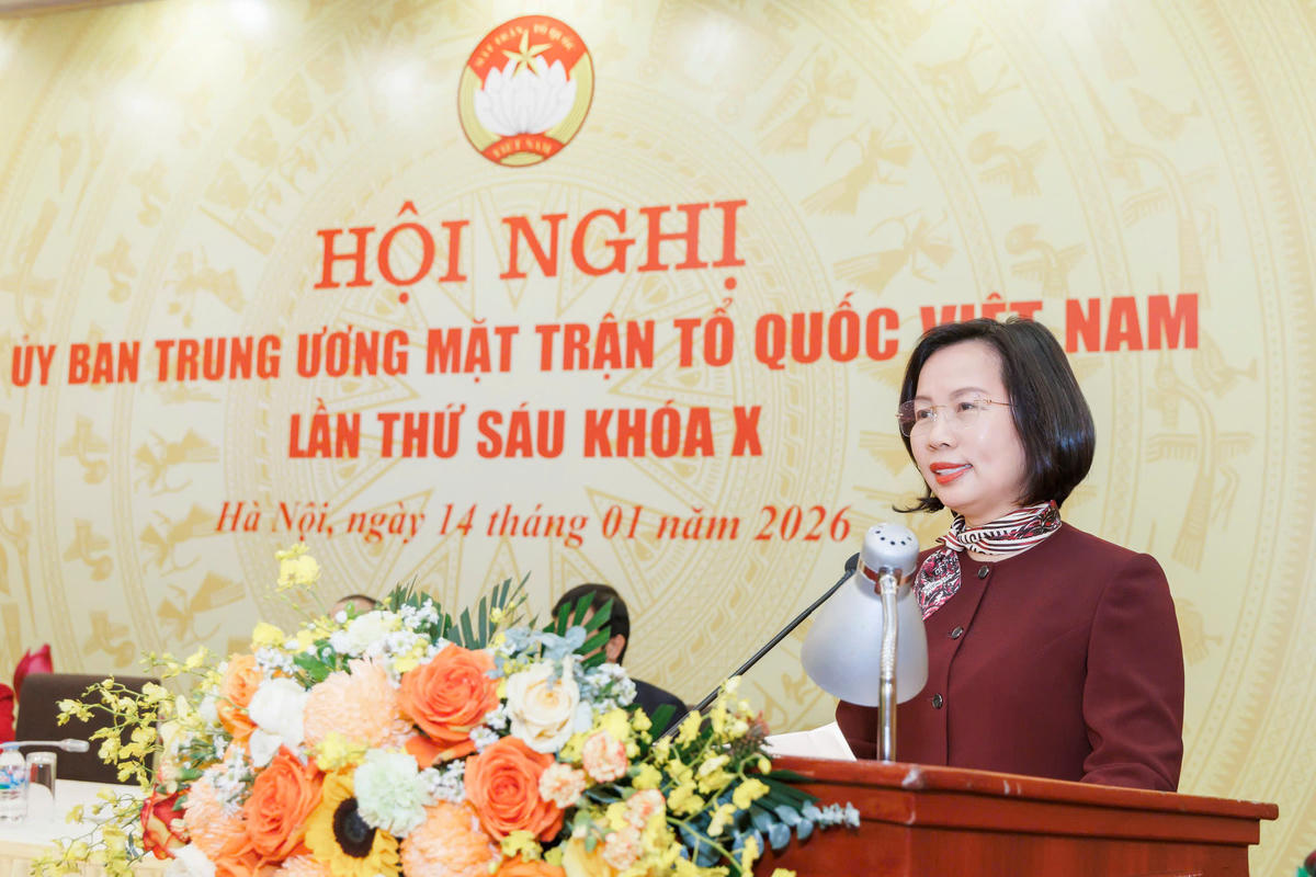 Bà Bùi Huyền Mai - Chủ tịch Ủy ban MTTQ Việt Nam thành phố Hà Nội phát biểu tại Hội nghị.