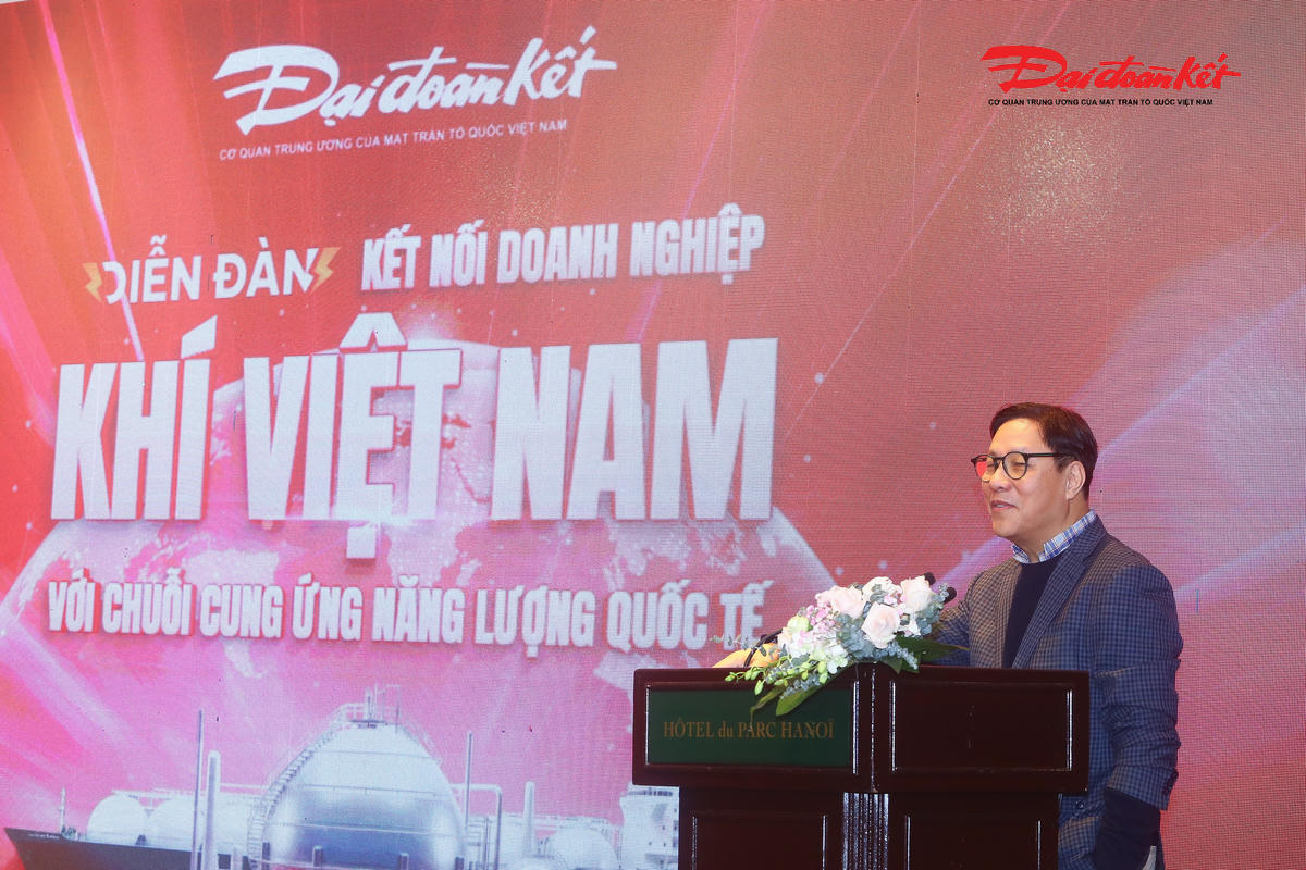 Ông Đặng Huy Đông, nguyên Thứ trưởng Bộ Kế hoạch và Đầu tư phát biểu tham luận&nbsp;Hợp nhất LNG để sản xuất điện: Cấu trúc mô hình và ứng dụng tại Việt Nam.