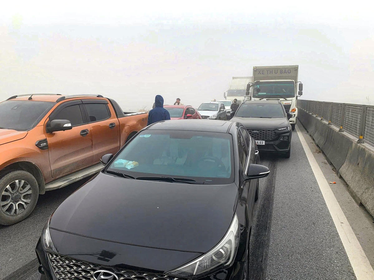 Vụ tai nạn gây ùn tắc kéo dài trên cao tốc. Ảnh: Otofun