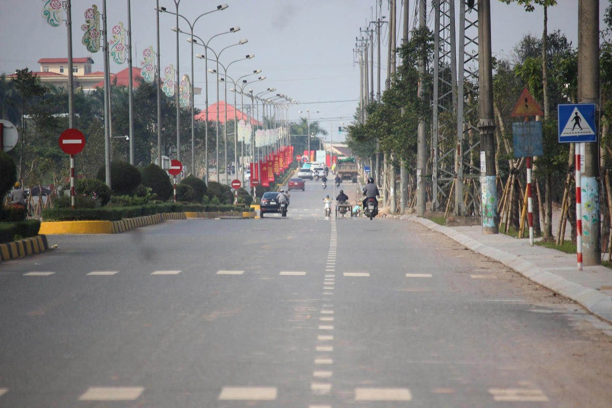 Dự án Cải tạo vỉa hè đường Hùng Vương, thành phố Đông Hà, tỉnh Quảng Trị (cũ) sử dụng vốn dư dự án Hạ tầng cơ bản cho phát triển toàn diện các tỉnh Nghệ An, Hà Tĩnh, Quảng Bình và Quảng Trị - Tiểu dự án tỉnh Quảng Trị (dự án BIIG2). Ảnh: DL.