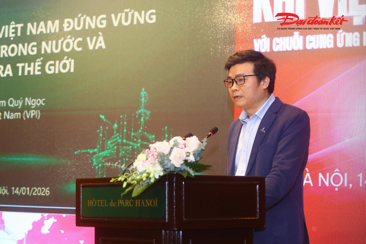 Tiến sĩ Phạm Quý Ngọc, chuyên gia Viện Dầu khí, PVN phát biểu tham luận để doanh nghiệp khí Việt Nam đứng vững tại thị trường trong nước, từ đó vươn mình ra thế giới.  