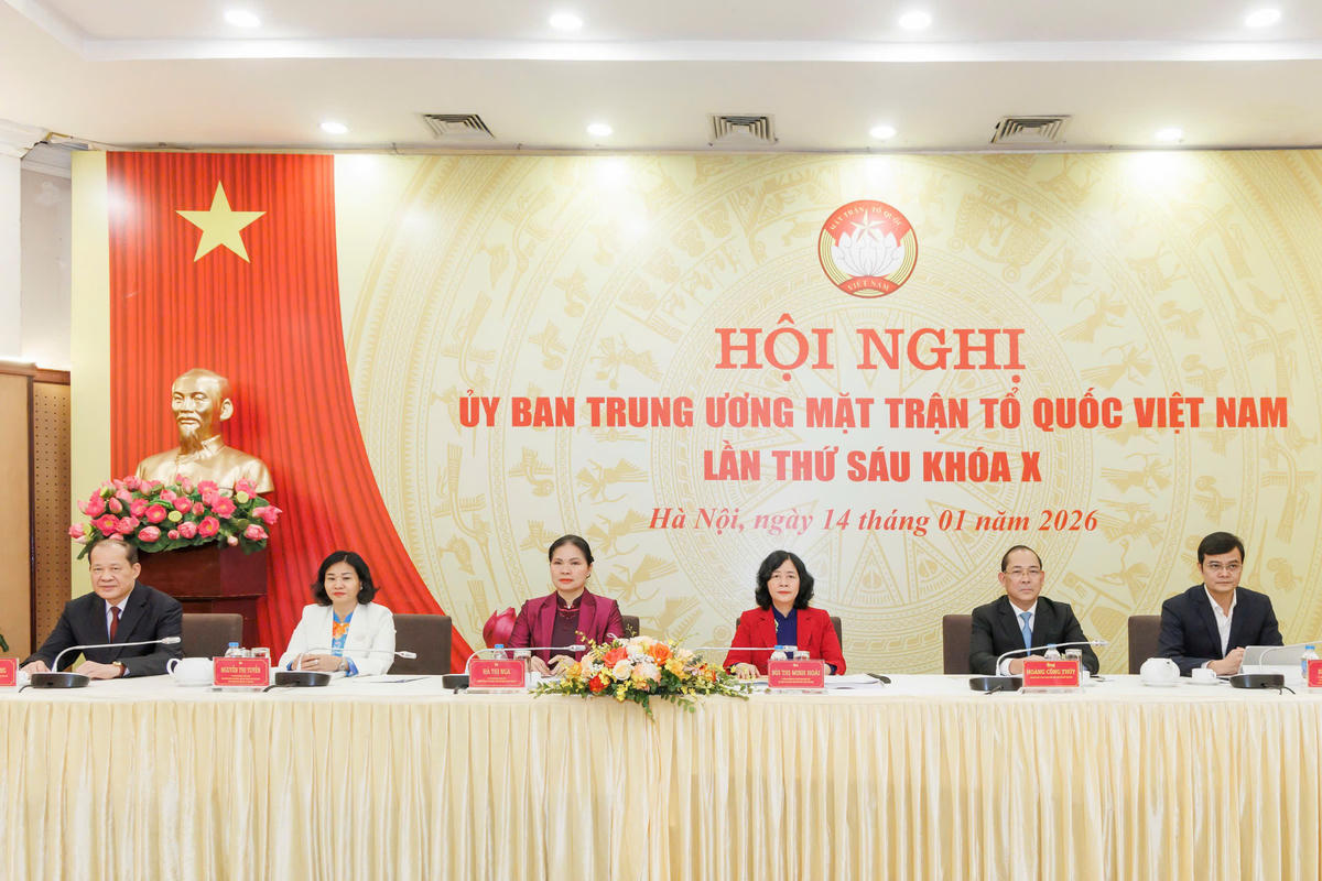 Các vị chủ trì Hội nghị. Ảnh: Quang Vinh.