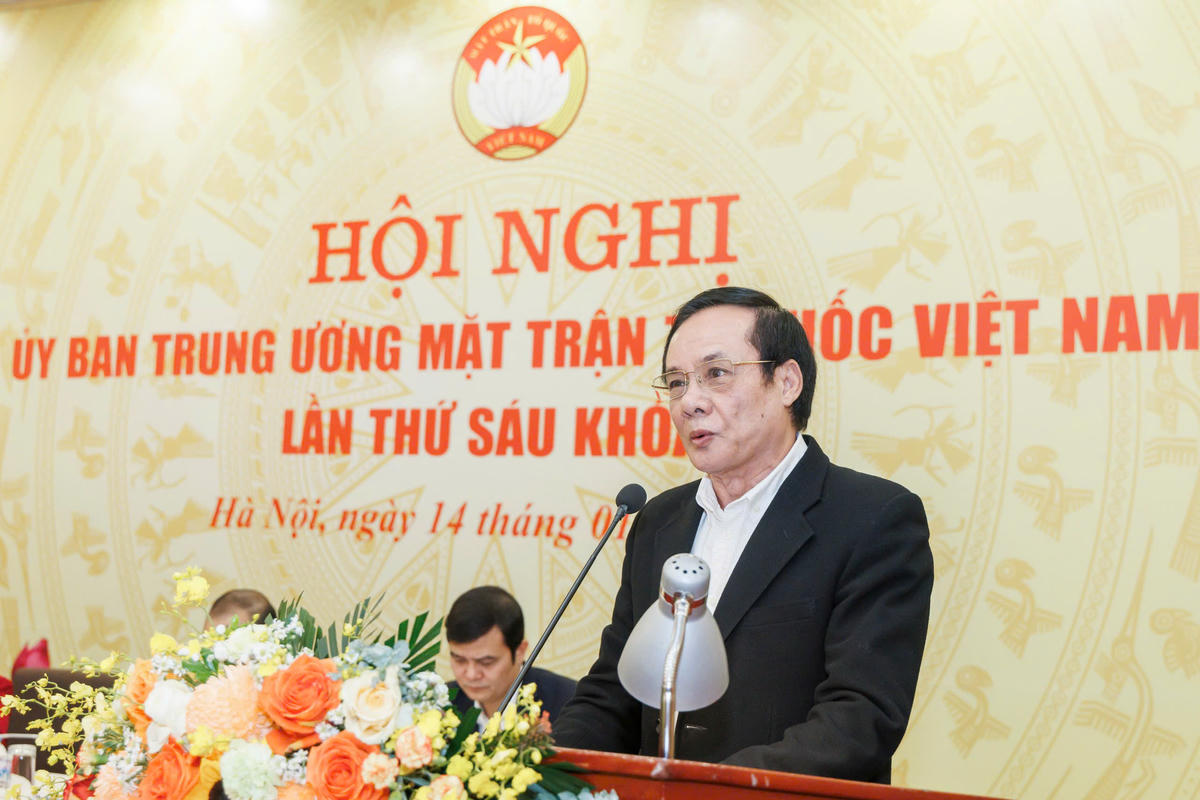 Ông Lê Bá Trình - Ủy viên Đoàn Chủ tịch UBTƯ MTTQ Việt Nam phát biểu tại Hội nghị.