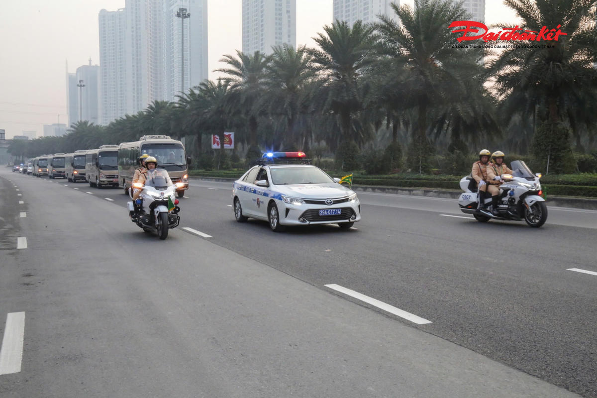 Cán bộ, chiến sĩ Cảnh sát giao thông tham gia dẫn các đoàn đại biểu đều là những cán bộ ưu tú, có bản lĩnh chính trị vững vàng, trình độ chuyên môn cao, được tuyển chọn, rèn luyện qua nhiều hoạt động, nhiệm vụ quan trọng