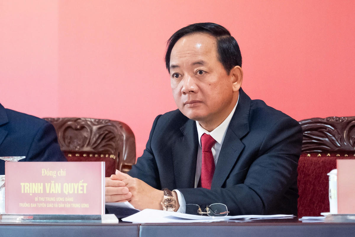 Ông Trịnh Văn Quyết trả lời báo chí (Ảnh: Phạm Thắng)