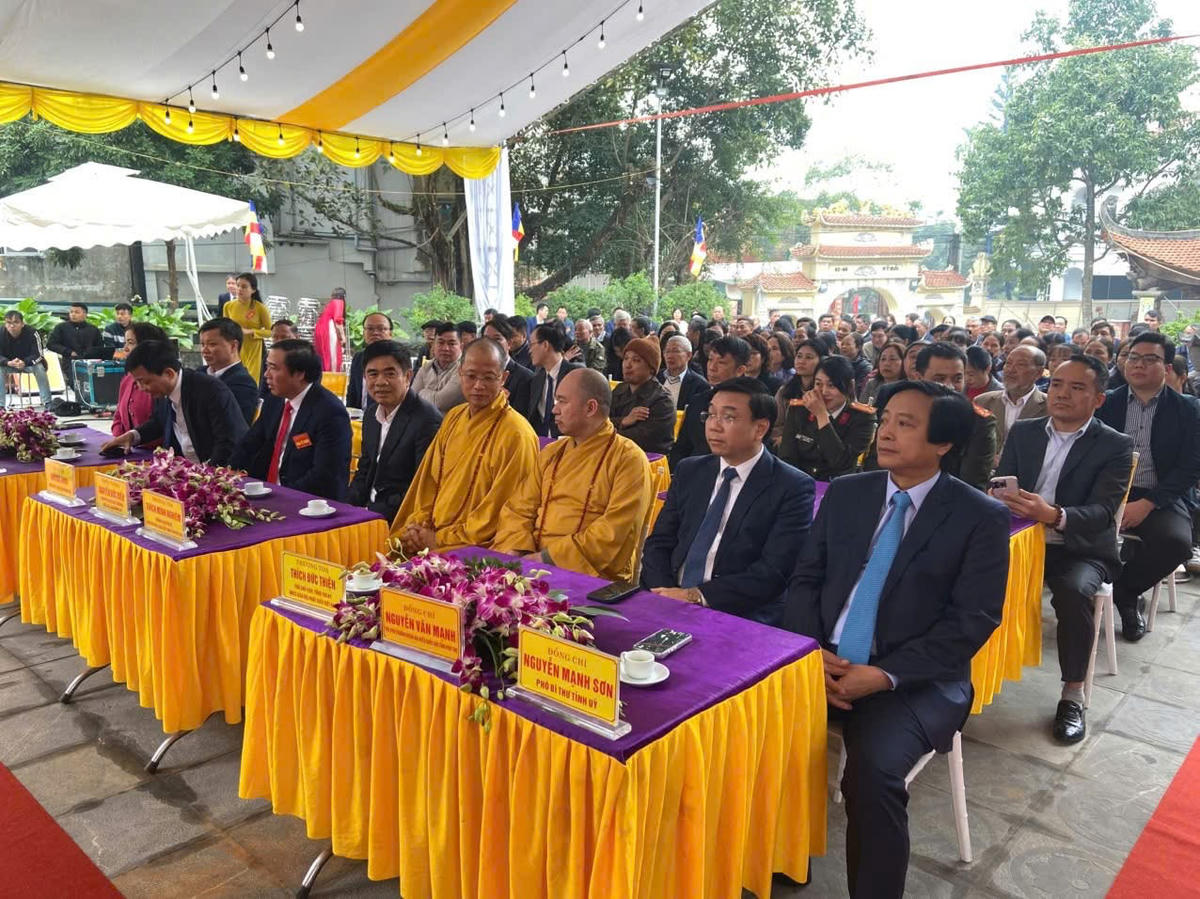 Nhiều đại biểu, quý khách, nhân dân và phật tử tham dự Lễ khởi công xây Chùa Phổ Quang. Ảnh: Tùng Duy.