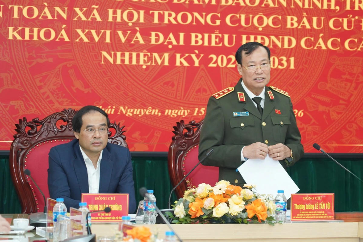 Thượng tướng Lê Tấn Tới phát biểu tại buổi làm việc. Ảnh: Quỳnh Hoa.