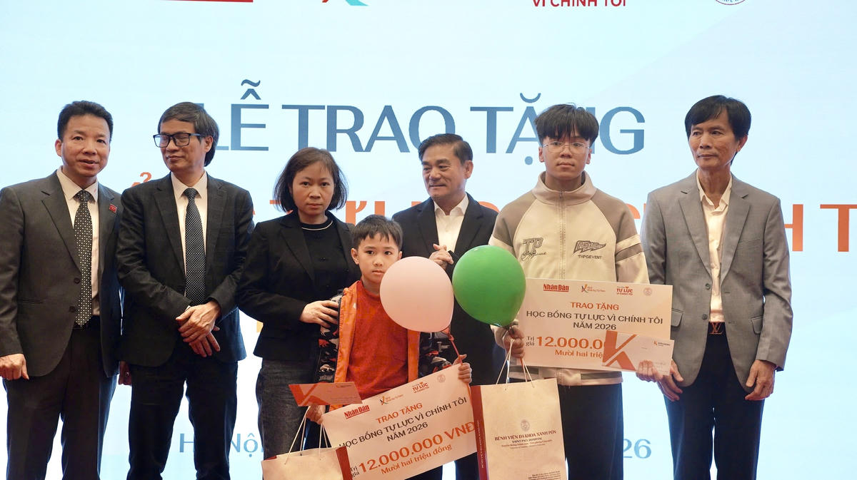 Tại chương trình, Học bổng “Tự lực vì chính tôi” tiếp nhận hỗ trợ thêm 2 em học sinh.