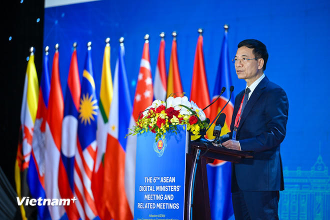 Ông Nguyễn Mạnh Hùng, Bộ trưởng Bộ Khoa học và Công nghệ Việt Nam, với vai trò Chủ tịch Hội nghị ADGMIN lần thứ 6, nhiệt liệt chào mừng các Bộ trưởng và đại biểu các nước thành viên ASEAN tham dự Hội nghị tại Thủ đô Hà Nội. (Ảnh: Minh Sơn/Vietnam+)