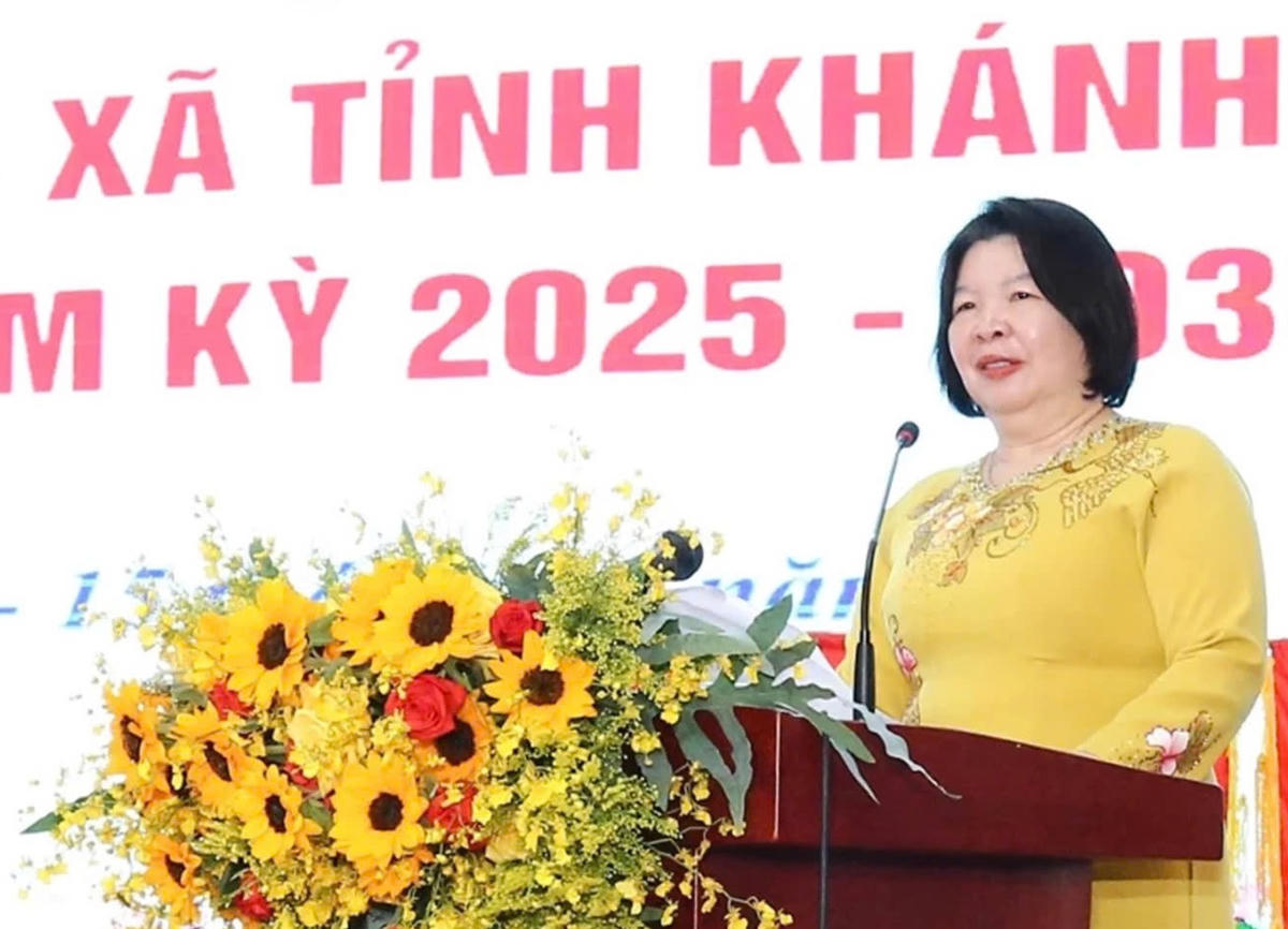 Bà Cao Xuân Thu Vân, Chủ tịch Liên minh HTX Việt Nam phát biểu tại đại hội. (ảnh X.H)