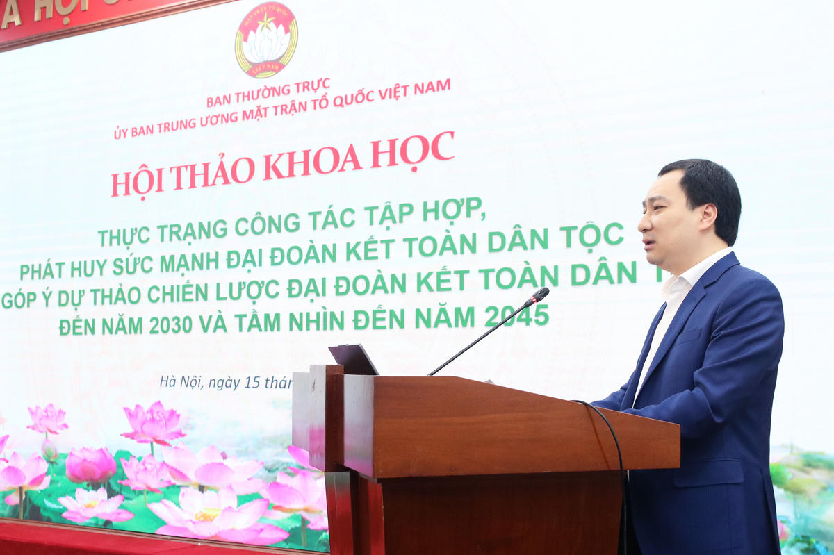 TS Vũ Văn Tiến - Ủy viên Đoàn Chủ tịch, Trưởng ban Tuyên giáo Cơ quan UBTƯ MTTQ Việt Nam phát biểu tại Hội thảo.