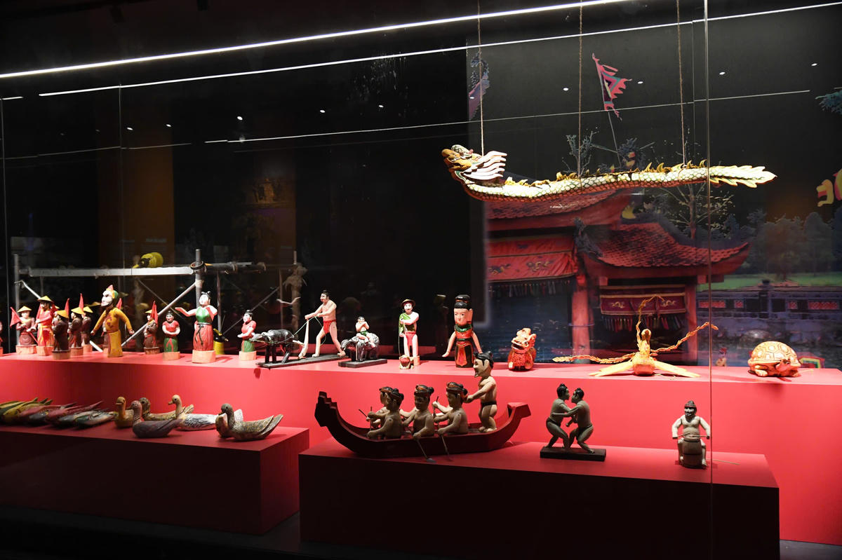 Không gian trưng bày nghệ thuật truyền thống rối nước. Ảnh: Phạm Sỹ.