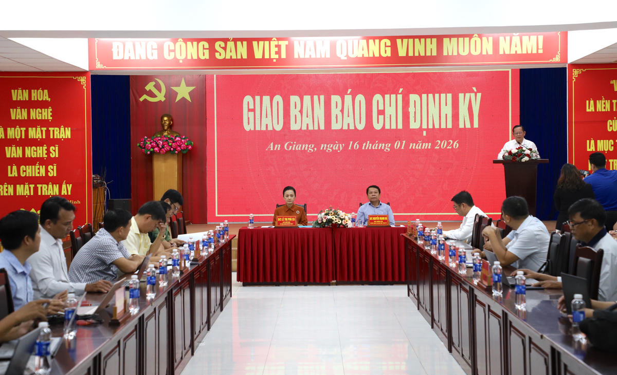 Quang cảnh buổi họp báo. (ảnh: NH)