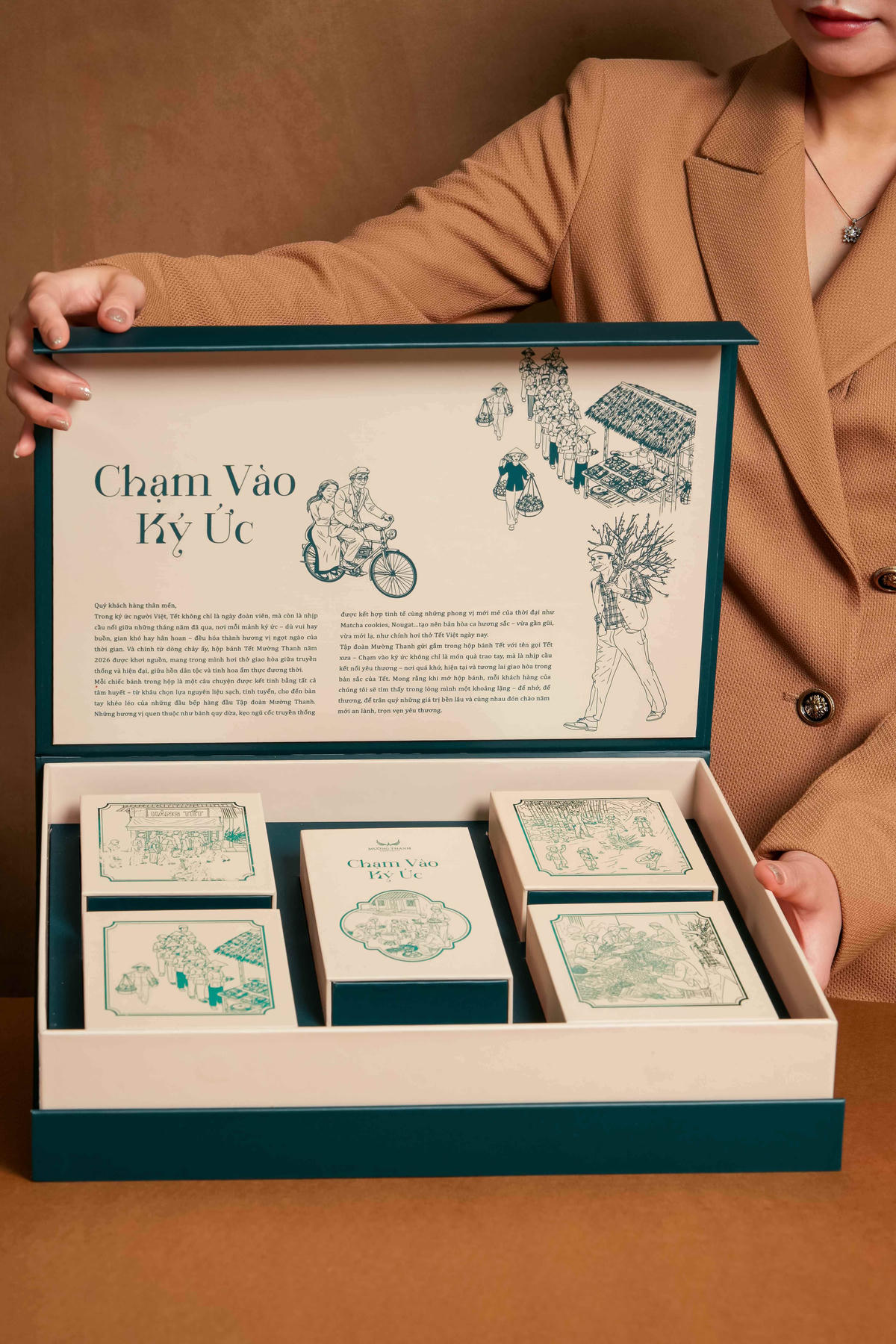 Chạm vào ký ức- là thông điệp về những giá trị của ký ức gửi gắm qua hộp quà Tết Mường Thanh 