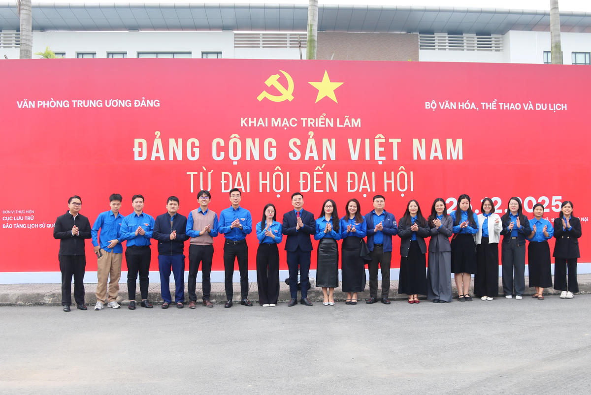 Đoàn đại biểu Đoàn Thanh niên MTTQ, các đoàn thể Trung ương thăm Triển lãm "Đảng Cộng sản Việt Nam - Từ Đại hội đến Đại hội".
