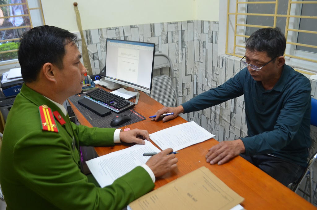 Đối tượng Nguyễn Văn Sơn tại Cơ quan Công an. Ảnh: Công an tỉnh Nghệ An