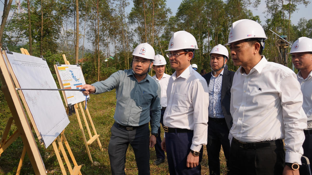 Tổng Giám đốc EVNNPC Nguyễn Đức Thiện kiểm tra thực địa, chỉ đạo công tác tổ chức thi công công trình xuất tuyến 110kV sau Trạm biến áp 220kV Bá Thiện (Phú Thọ).