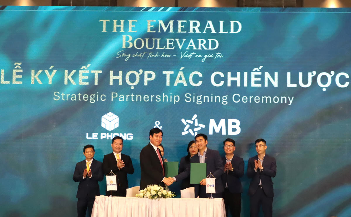 Quang cảnh lễ ký kết hợp tác chiến lược. Ảnh: Hồng Phúc.