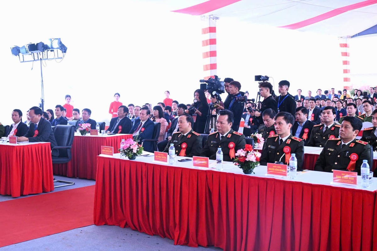 Đại biểu Bộ Công an tại buổi lễ khởi công dự án.