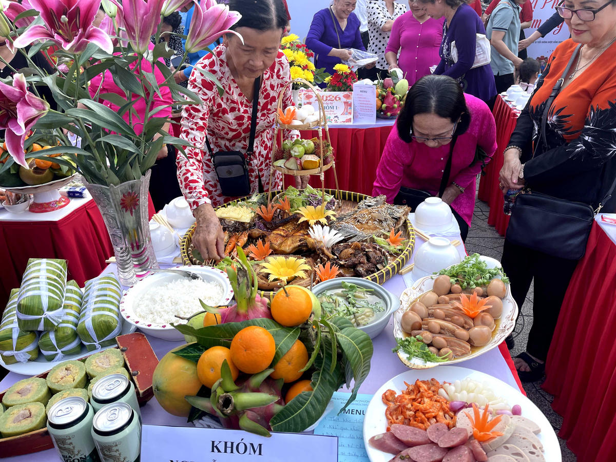 Các mâm cơm ngày Tết tham dự tại chương trình có nhiều món đặc trưng Tết Nam Bộ. Ảnh: Quốc Trung&nbsp;