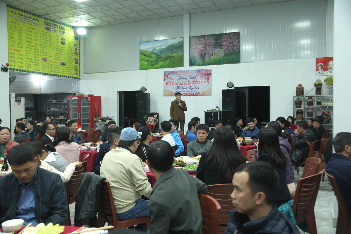 “Bữa cơm Công đoàn” được tổ chức thể hiện sự quan tâm thiết thực của tổ chức Công đoàn đối với đời sống vật chất, tinh thần của công nhân. Ảnh: N.Q