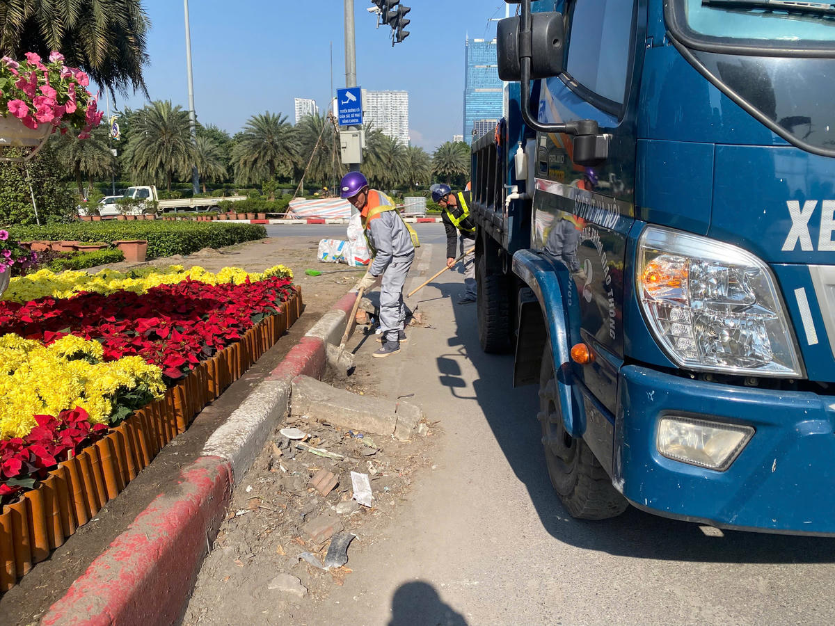 Hà Nội chỉnh trang hạ tầng giao thông phục vụ&nbsp;Đại hội đại biểu toàn quốc lần thứ XIV của Đảng.