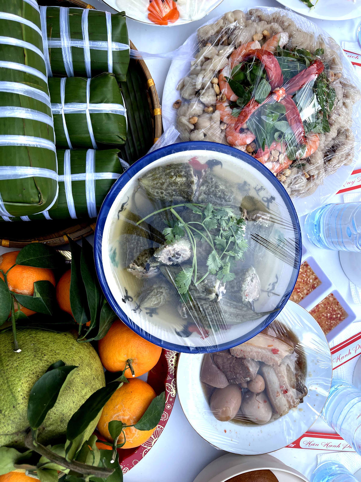 Đặc biệt mâm cơm ngày Tết của người dân Nam Bộ không thể thiếu món canh khổ qua hầm với mong muốn năm mới, mọi đau khổ đều qua khỏi. Ảnh: Quốc Trung.&nbsp; &nbsp;