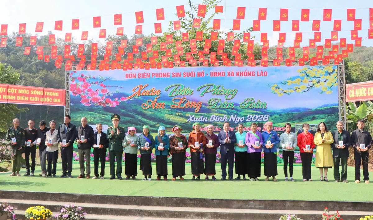 Chương trình mang ý nghĩa tích cực, giúp người dân vùng biên càng thêm tin tưởng vào Đảng, chính quyền. Ảnh: Hân Nguyễn.