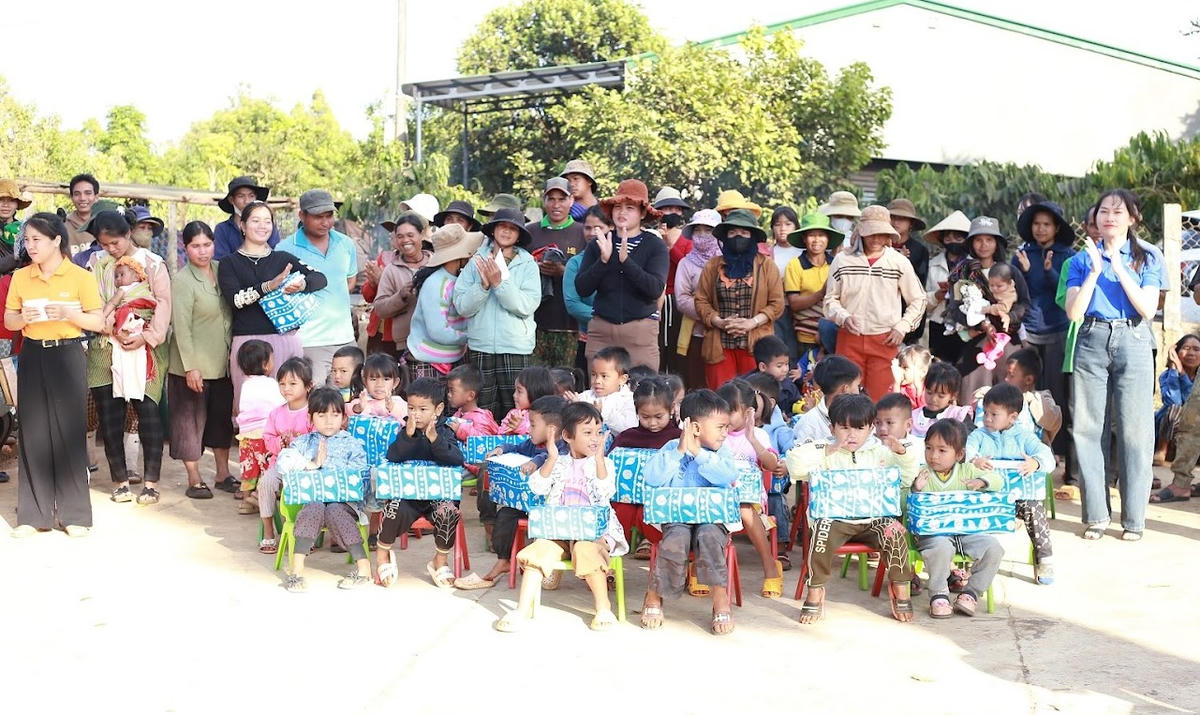 Rất động phụ huynh, học sinh tham gia chương trình. Ảnh: CV.