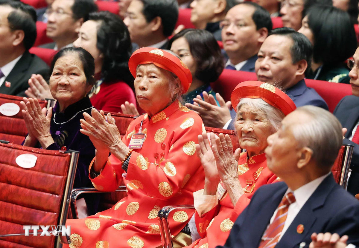 Các Mẹ Việt Nam Anh hùng là đại biểu khách mời dự phiên khai mạc Đại hội. (Ảnh: TTXVN).