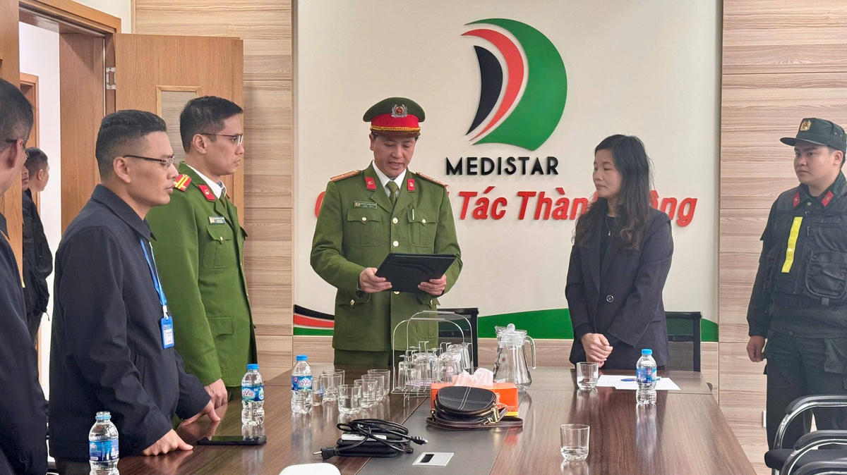Cơ quan chức năng thực hiện các biện pháp tố tụng đối với các cá nhân liên quan. Ảnh: ANTV Lào Cai.