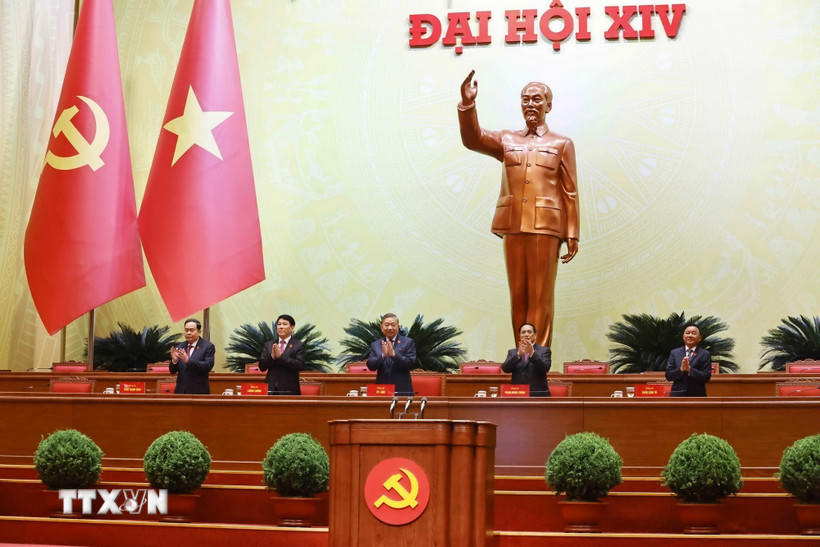 Các đồng chí lãnh đạo chủ chốt của Đảng, Nhà nước chủ trì phiên họp trù bị Đại hội XIV của Đảng. (Ảnh: TTXVN).