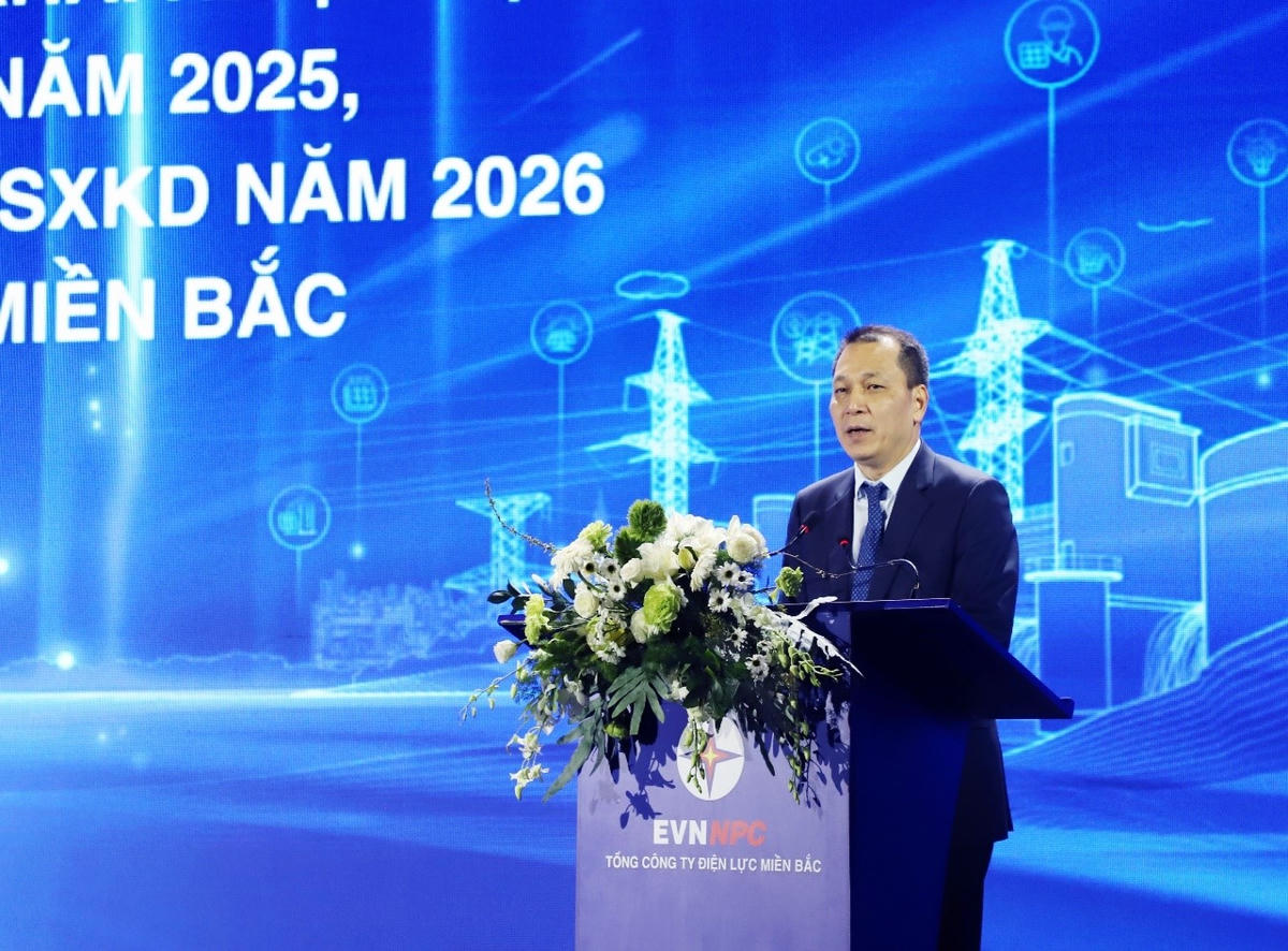 Ông Đặng Hoàng An – Bí thư Đảng ủy, Chủ tịch Hội đồng thành viên EVN phát biểu chỉ đạo tại Hội nghị