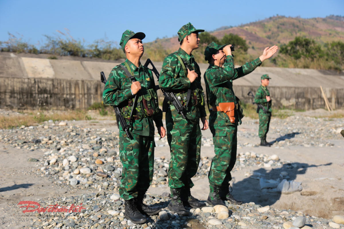 Quan sát các diễn biến, tình huống có thể xảy ra. Ảnh: Hân Nguyễn.
