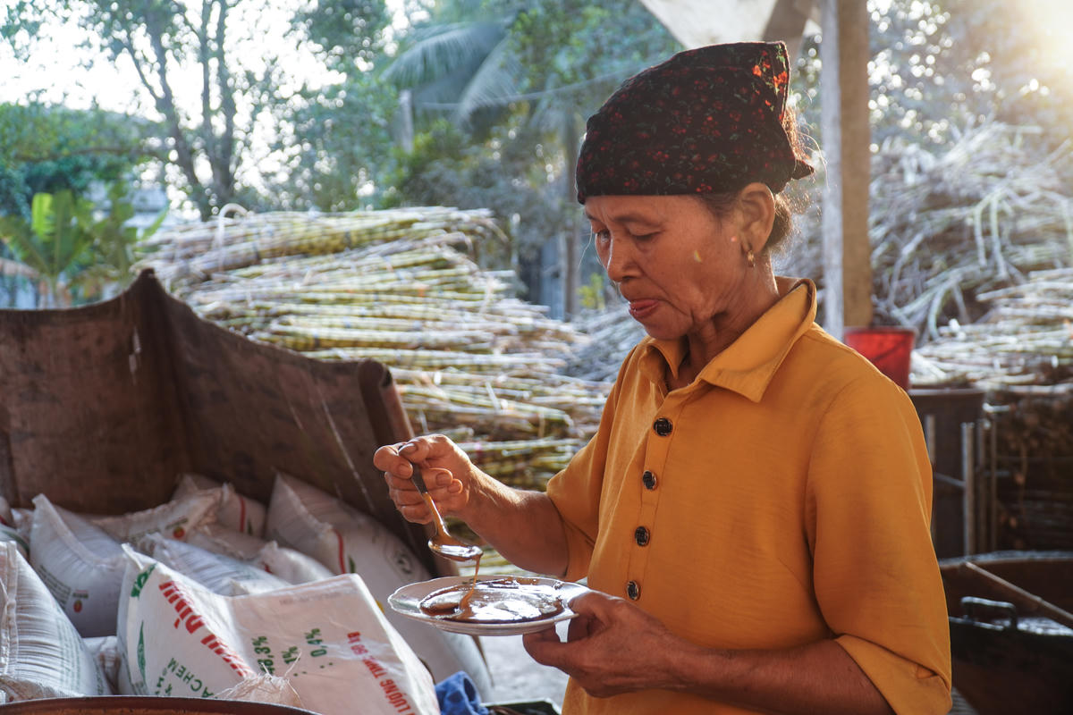'Dù vất vả nhưng đây là nguồn thu nhập quan trọng đối với gia đình mỗi dịp cuối năm', bà Nhàn chia sẻ.