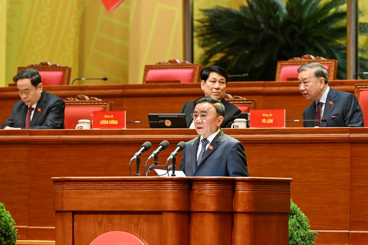 Đồng chí Trần Cẩm Tú, Ủy viên Bộ Chính trị, Thường trực Ban Bí thư tuyên bố lý do, khai mạc phiên họp trù bị Đại hội XIV của Đảng.