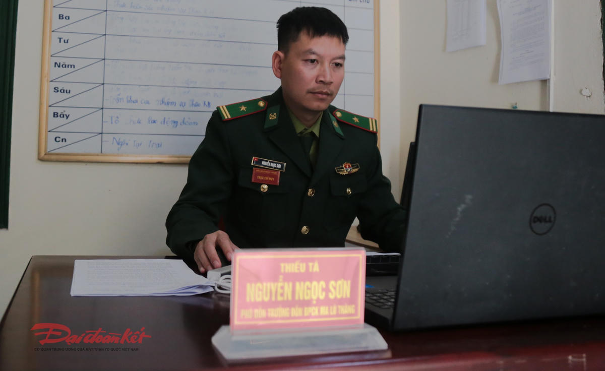 Thiếu tá Nguyễn Ngọc Sơn - Phó Đồn trưởng Đồn Biên phòng Cửa khẩu Ma Lù Thàng. Ảnh: Hân Nguyễn.