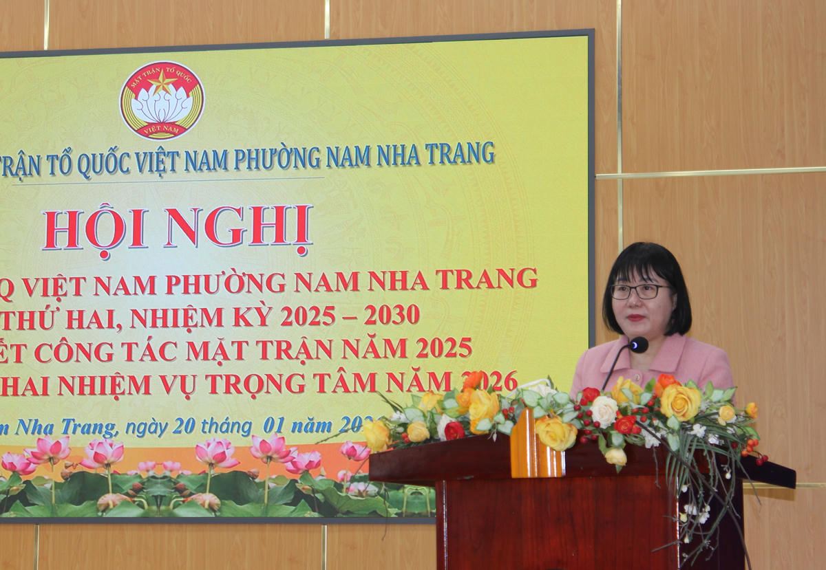 Lãnh đạo Đảng ủy phường Nam Nha Trang phát biểu tại hội nghị. (ảnh X.H) 