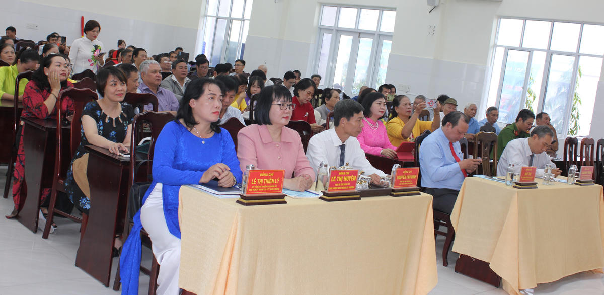 Các Đại biểu dự hội nghị. (ảnh X.H)