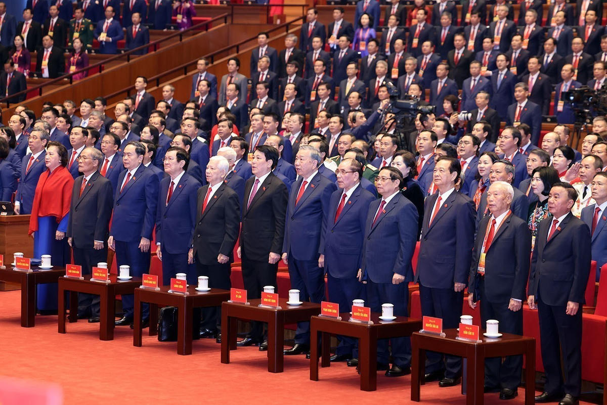 Các đồng chí lãnh đạo, nguyên lãnh đạo Đảng và Nhà nước tham dự phiên khai mạc (Ảnh: TTXVN)
